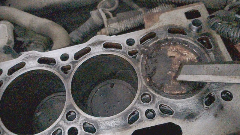 oto blog silindir kapak contasi yanik