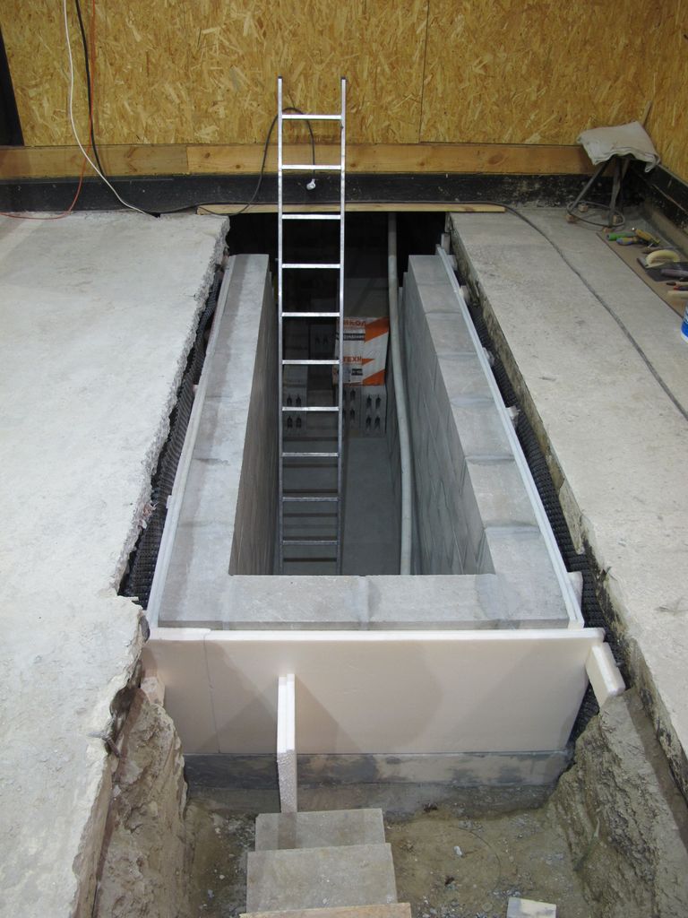 как залить яму в гараже бетоном