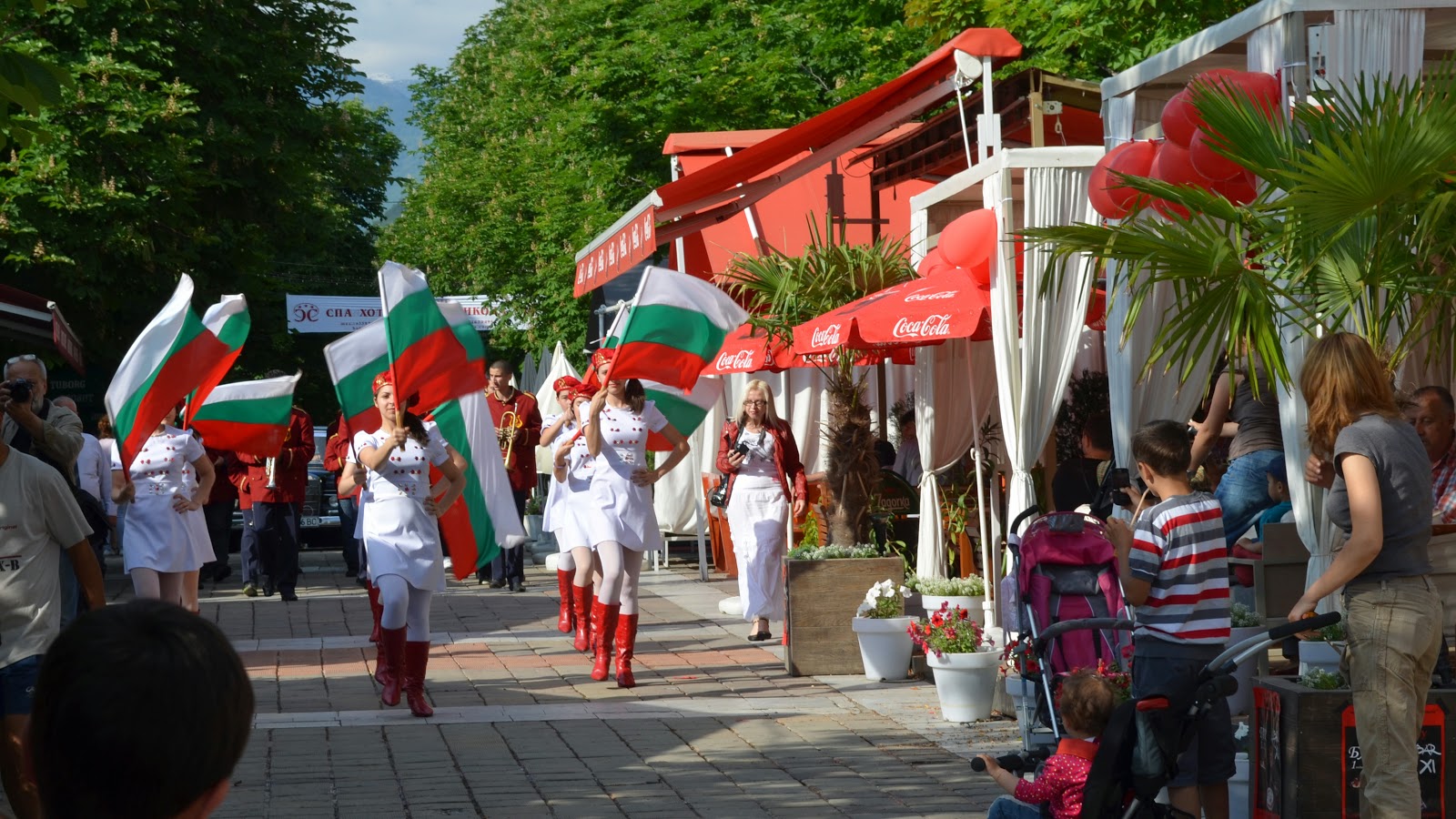 Праздник в болгарии сегодня. День независимости Болгарии 22 сентября. День объединения Болгарии 6 сентября. Открытки с днем объединения Болгарии.