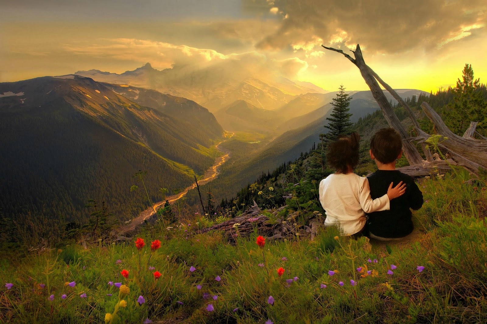 Наблюдать чудесный. Пейзаж с людьми. Созерцание природы. Красивые пейзажи с людьми. Романтика в горах.