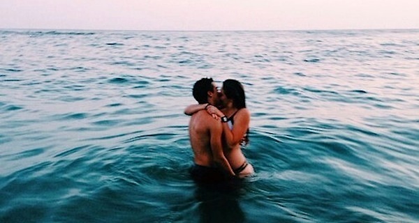 OMG: This Italian Couple Got Stuck Together when they made a Love Making in Public! OMG: This Italian Couple Got Stuck Together when they made a Love Making in Public!