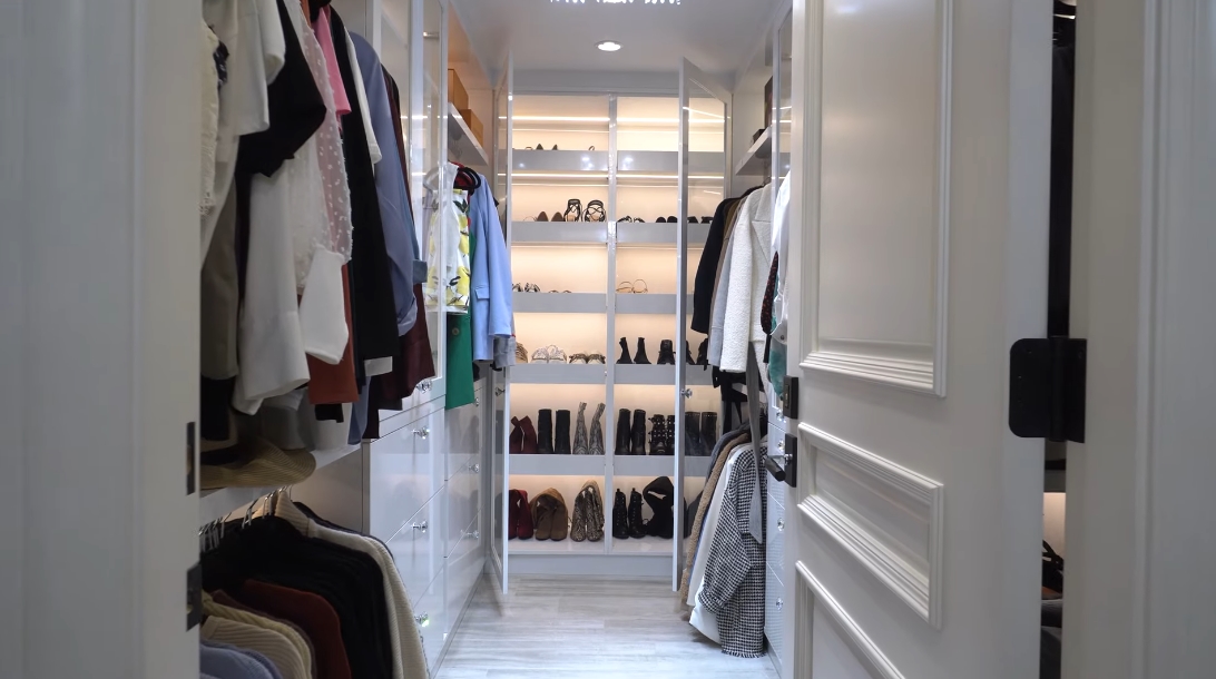 75 Interior Design Photos vs. 1487 Minto Crescent, Vancouver Luxury Mansion Tour