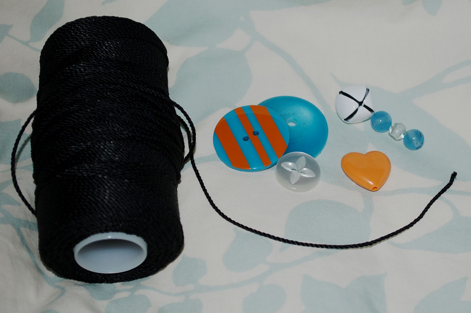 Alli Crafts: Craft Tutorial: Button Rattle Baby Toy