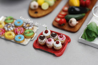 Miniature Cupcakes by Stéphanie Kilgast, aka Petitplat