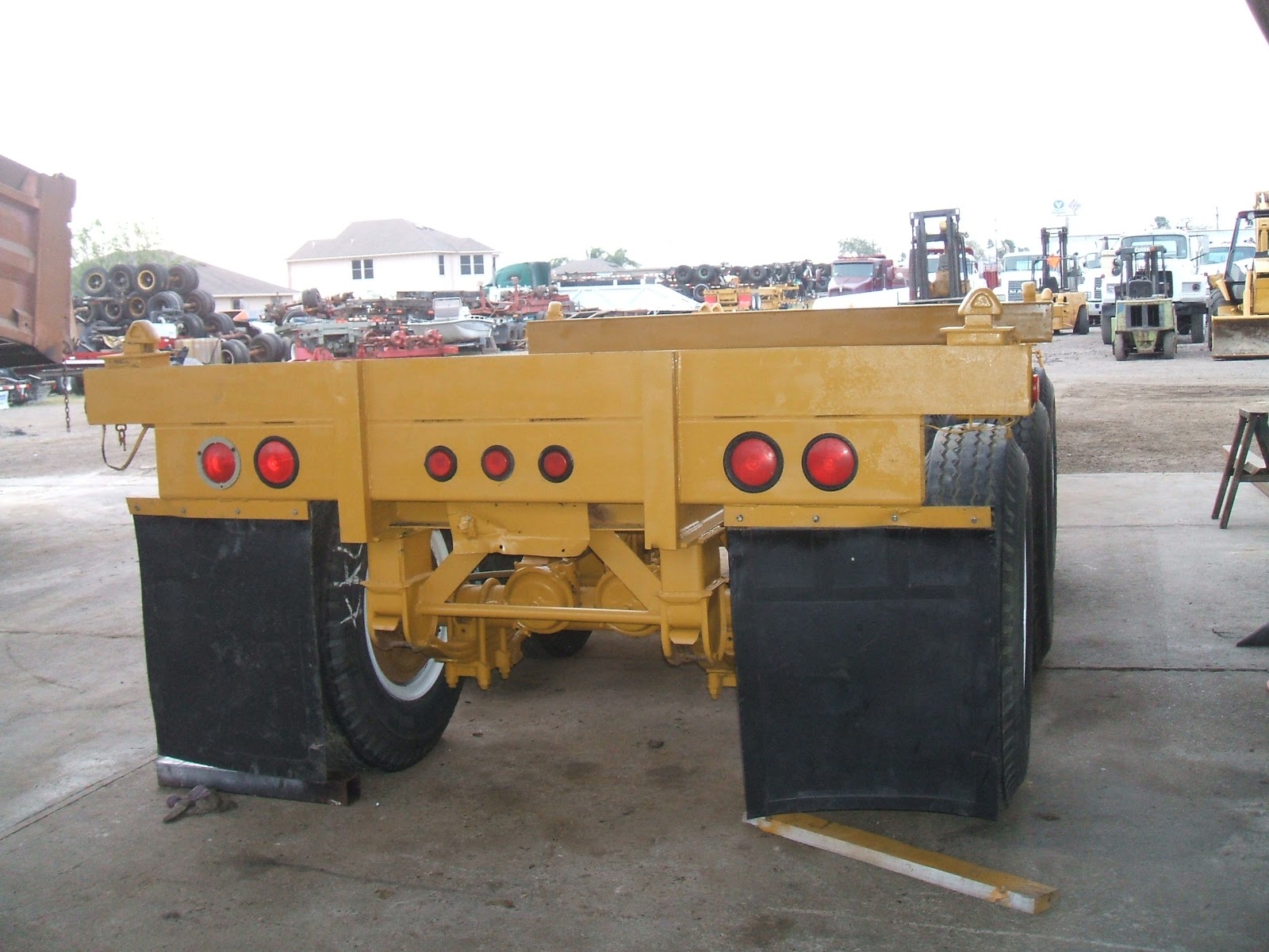CONTAINER CHASSIS & PARTS 20'/40' COMBO 3 Axles, 12 PINS for Sale