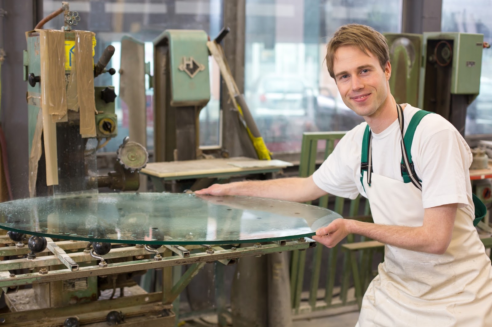 Necessary Criteria to Make a Career as Glazier Aussie Business Tips