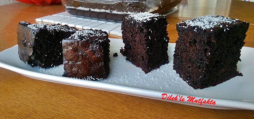 Islak Kek ( Bol Çikolatalı ) Dilek�le Mutfakta
