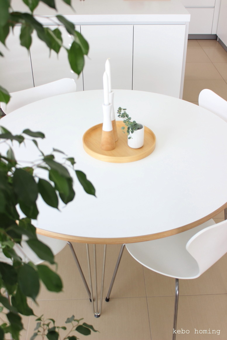 Kebo Homing Der Sudtiroler Food Und Lifestyleblog Rund Oder Eckig Das War Die Frage Sicher War Mit Hairpin Legs Und Dieser Tisch Ist Es Geworden Mit Blumen Am Freitag