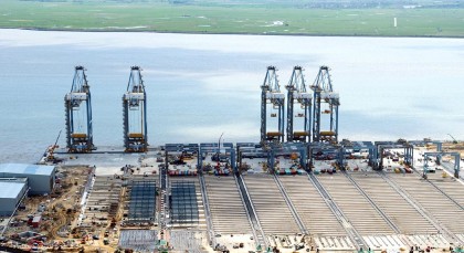 London Gateway gets first of 3 RMGs