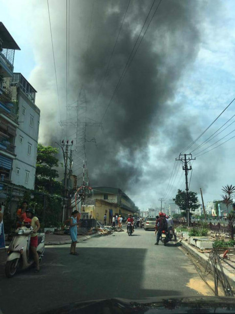 Chay kho hang tren duong Truong Chinh, nhieu tai san bi thieu rui - Anh 11