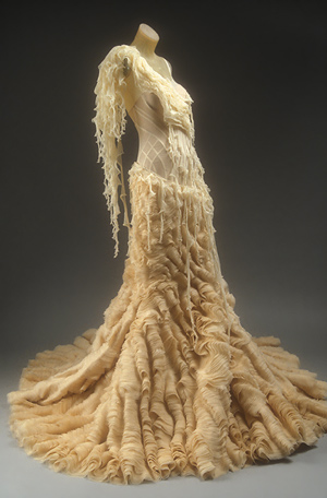 Fashion And Stylish Dresses Blog: Alexander MCqueen Dresses Show
