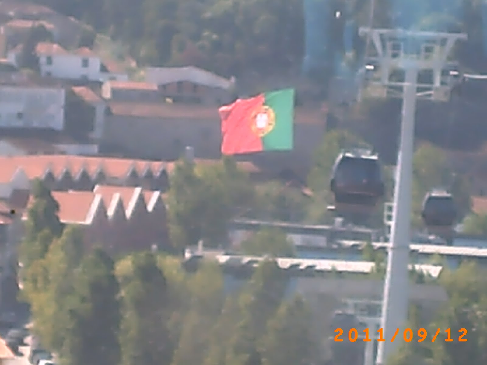 Die Portugiesiche-Flagge über den Portwein- Kellereihen...