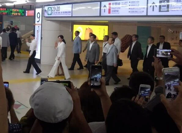 Crown Prince Naruhito, Crown Princess Masako and Princess Aiko arrived at the Izuky-Shimoda Station for holiday