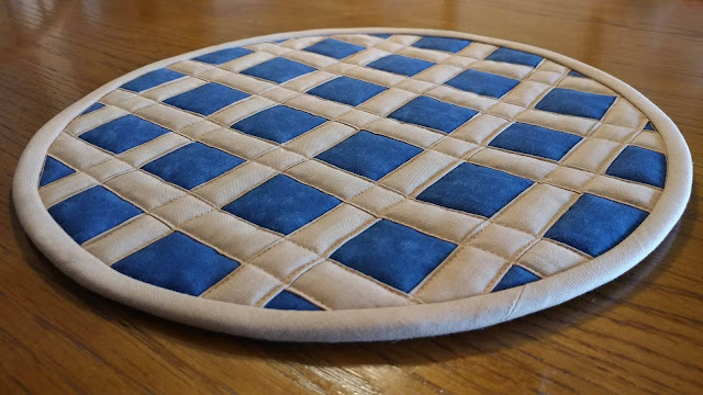 Pi Day pie plate hot pad mini tutorial by Slice of Pi Quilts