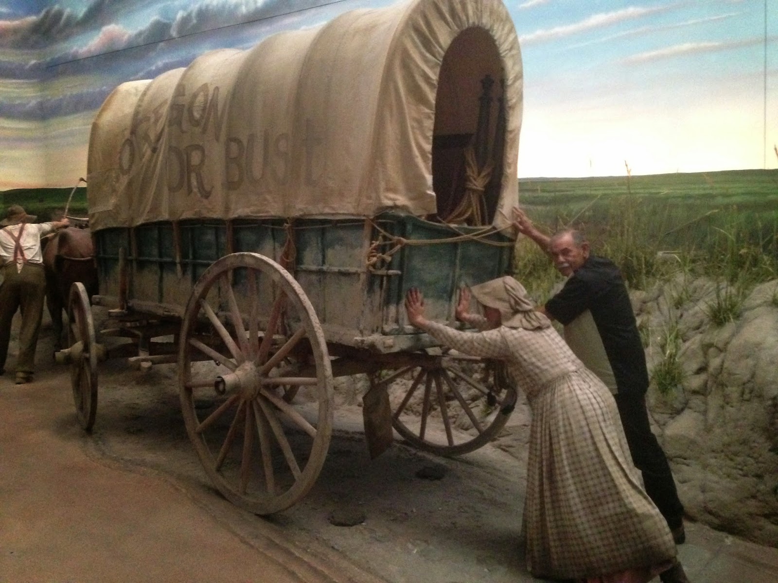 Как называется телега в 19 веке. Повозка переселенцев на дикий Запад. Oregon Wagon Trails. Конестога повозка. Фургон переселенцев 19 века в Северной Америке.