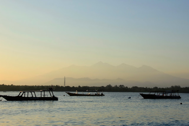 keliling pulau di pagi hari