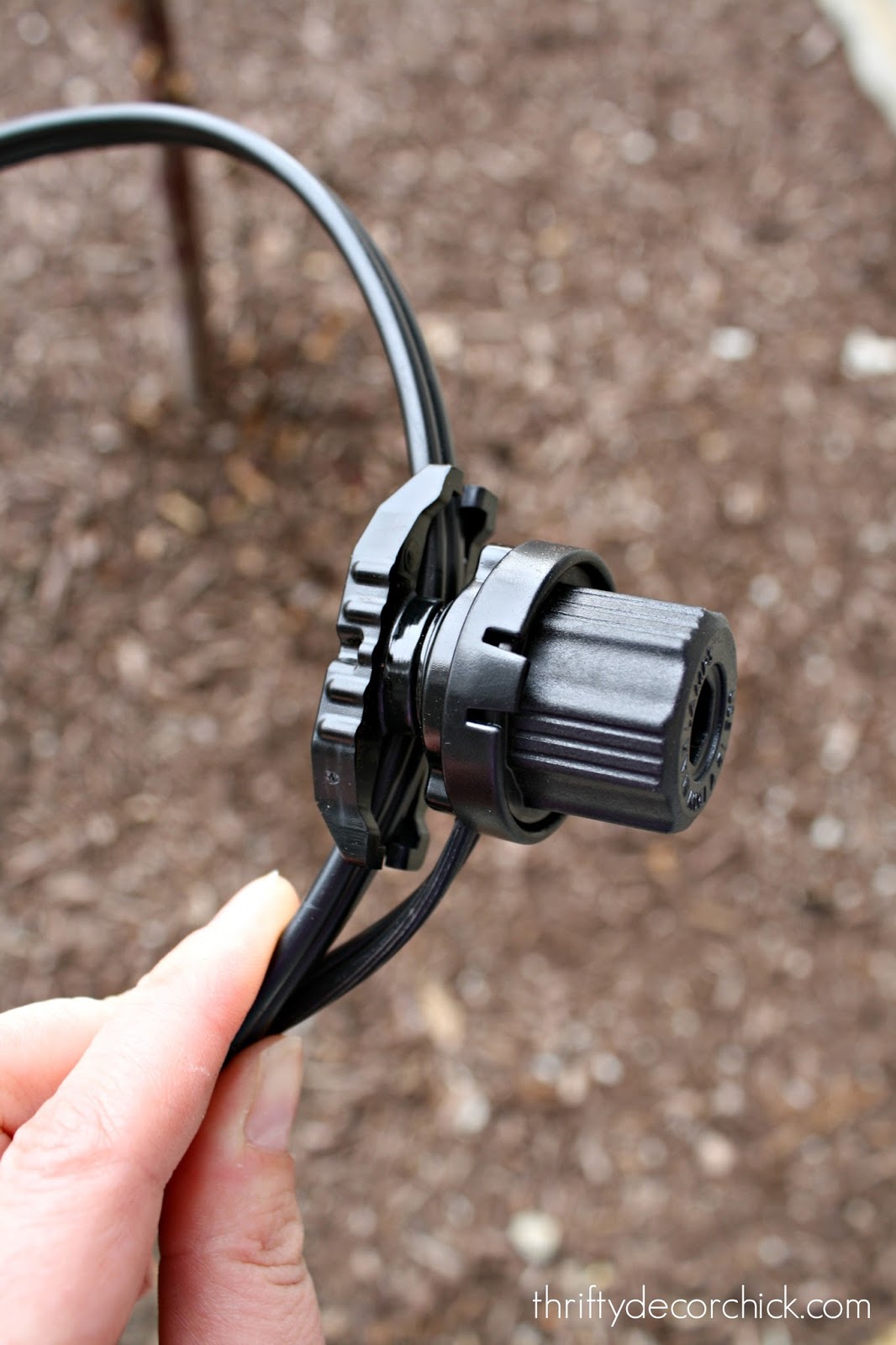 How to install pretty landscape lighting | Thrifty Decor Chick