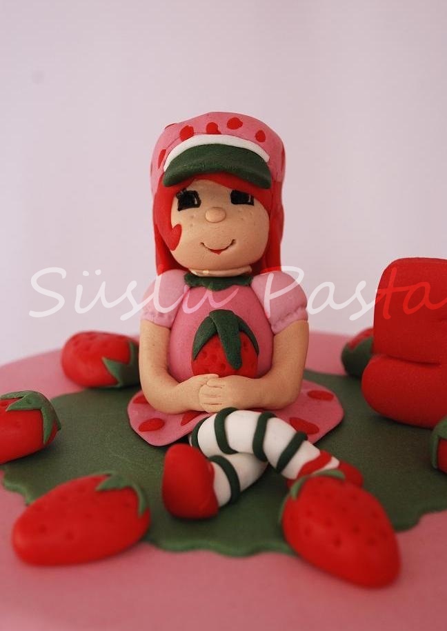 Süslü Pasta Çilek Kız Pastası