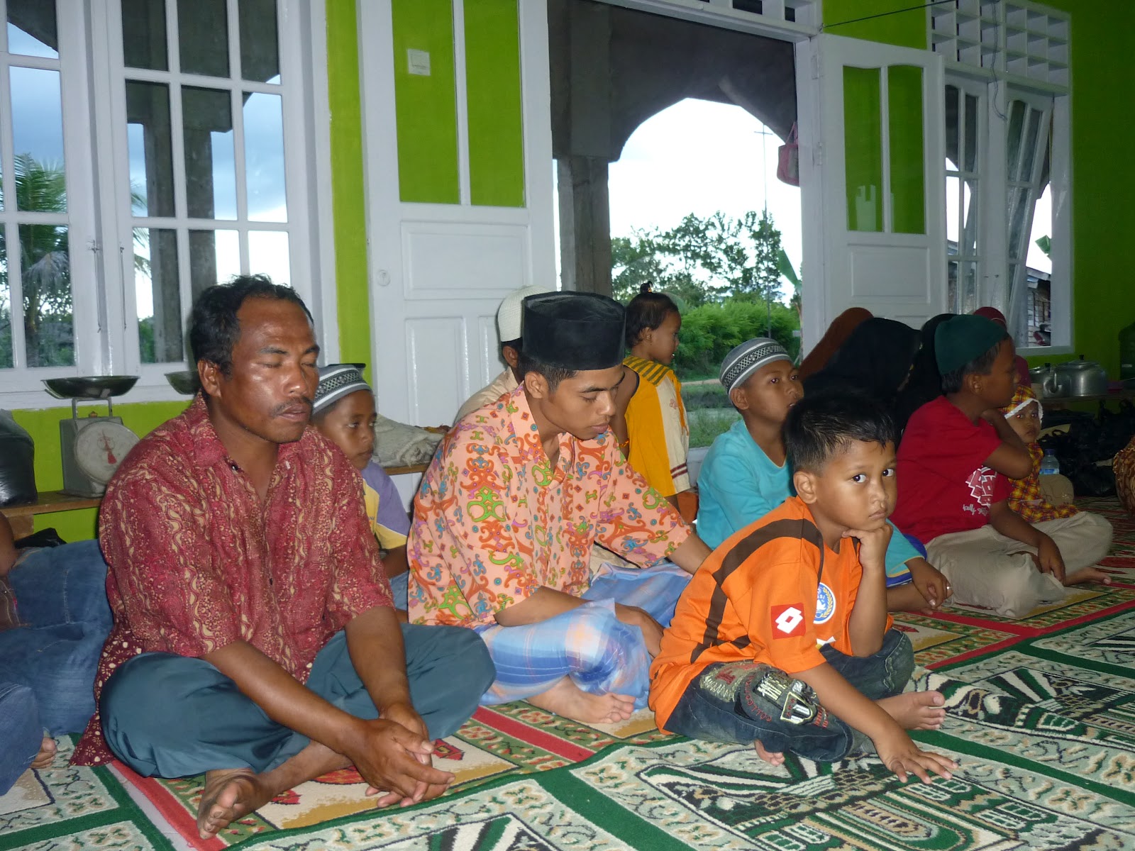 ORHIE AHMAD: GAMBAR ORANG BERIMAN