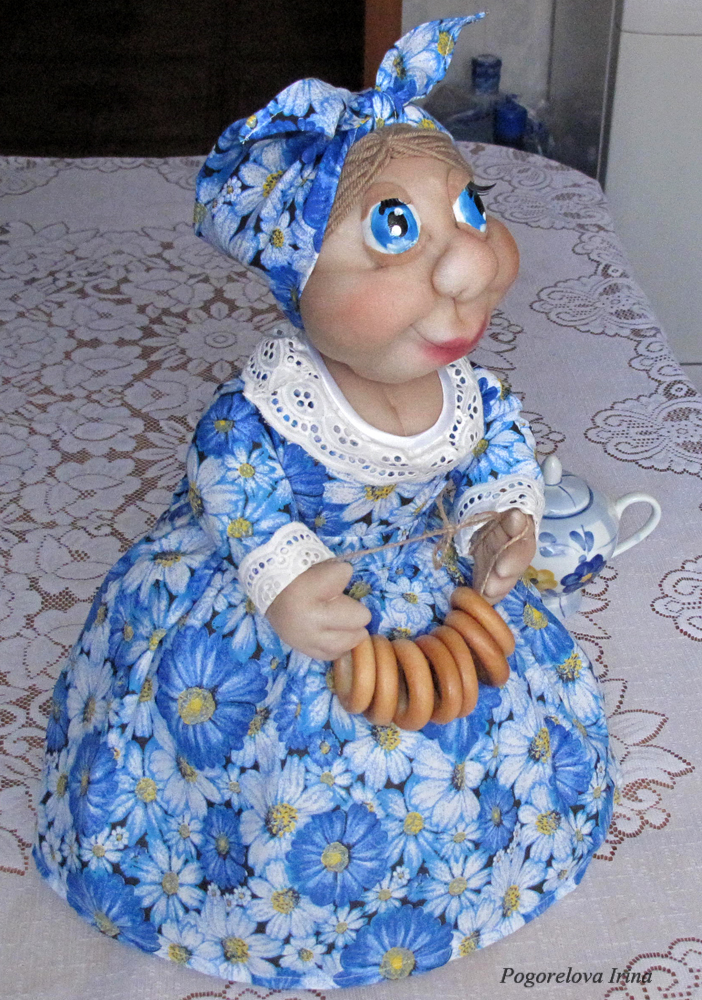 Кукла из колготок мастер. Чулочные куклы на чайник. Интерьерные куклы из капрона. Куклы изкапрога.