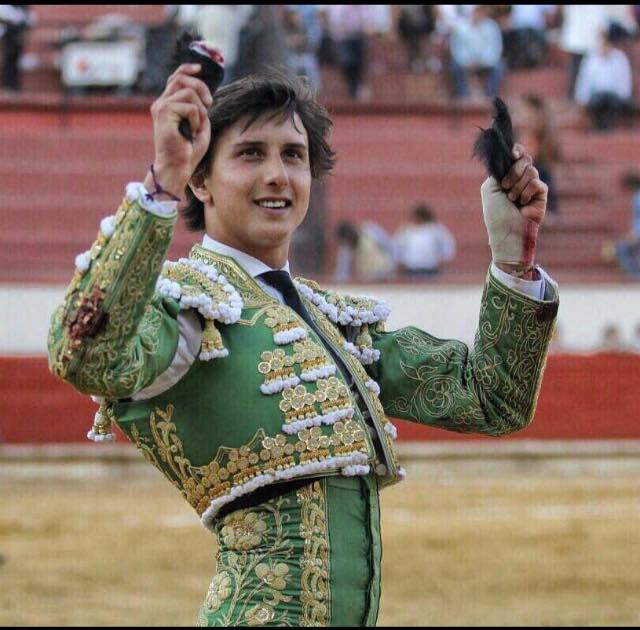 Perú Taurino: PUERTA GRANDE PARA ANDRÉS ROCA REY EN TEXCOCO (MÉXICO)