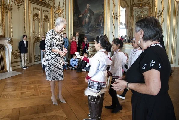 Princess Benedikte met with exchange students from Greenland and their Danish hosts from Gentofte Municipality. Benedikte wore print dress