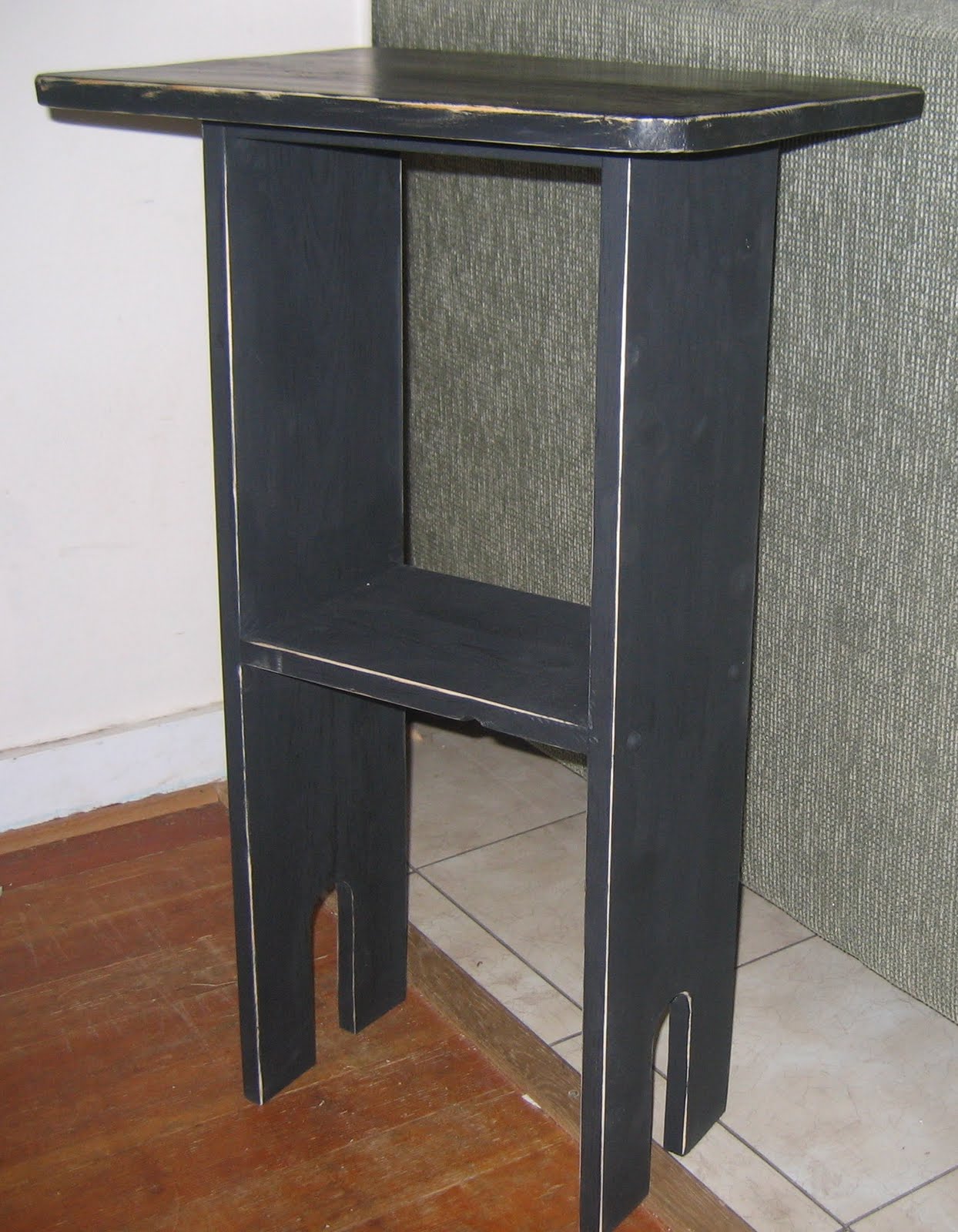 Full Circle Creations Primitive End Table...