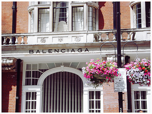 Дом моды Balenciaga Balenciaga Fashion House | Будьте в курсе событий
