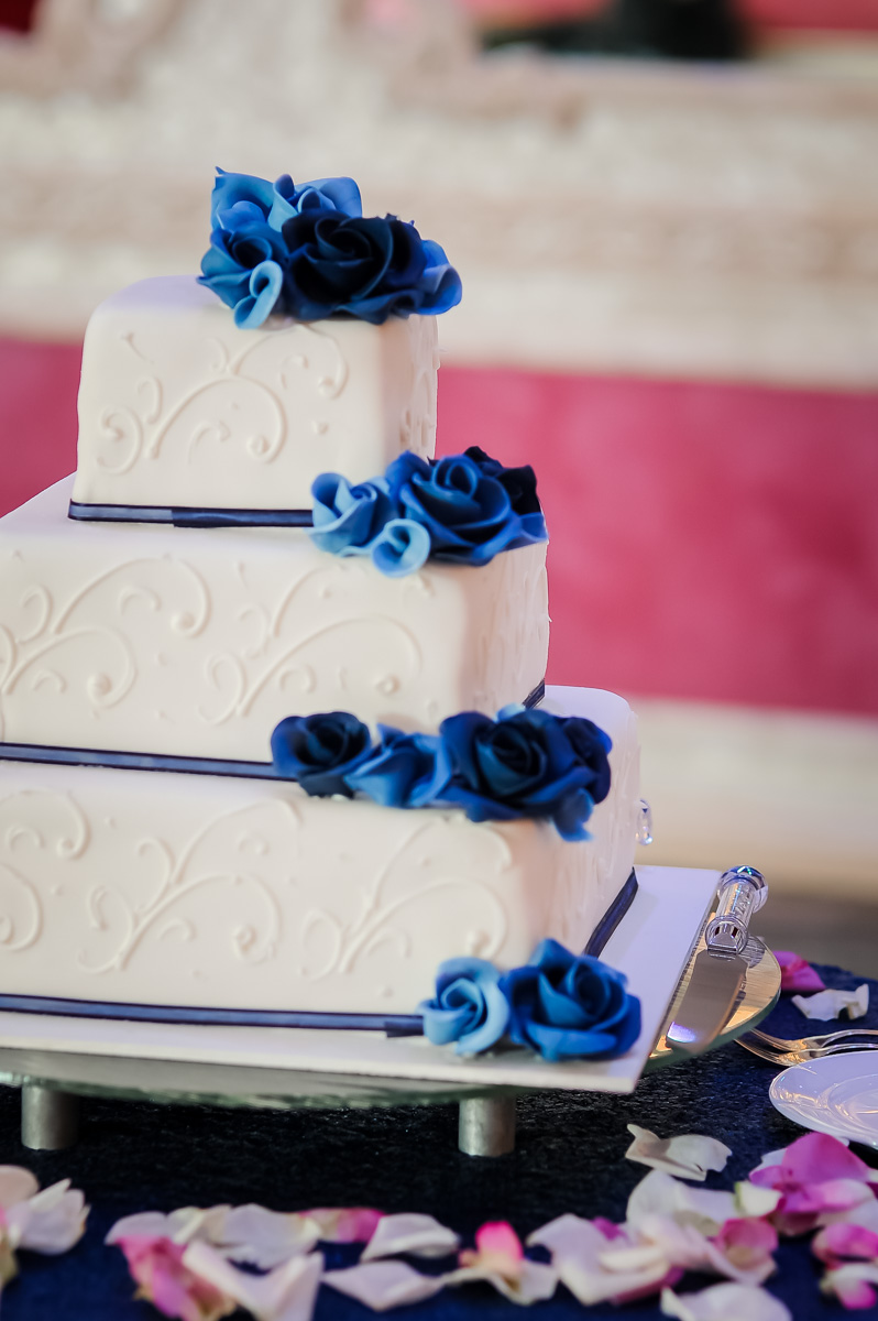 Beautifully designed wedding cake