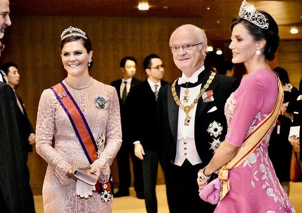 Victoria in Elie Saab gown. Queen Maxima in Jan Taminiau gown. Queen Letizia in Carolina Herrera gown, diamond tiara. Mary in Valentino