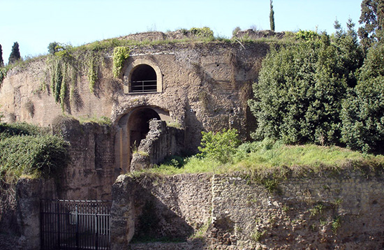 Ricostruzione rovine in marmo travertino "Castore e Polluce" travertine ruins Ricostruzione rovine in marmo travertino "Castore e Polluce" travertine ruins