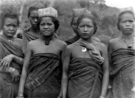 Sejarah Suku Balaesang Tradisi Tradisional