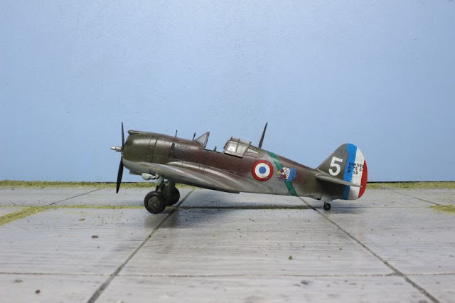 Maquette du Curtiss H-75A Hawk d'Academy au 1/48. Maquette du Curtiss H-75A Hawk d'Academy au 1/48.