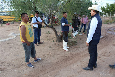 Supervisa alcalde Ramón Díaz obra de red de agua potable en Loma de Etchoropo