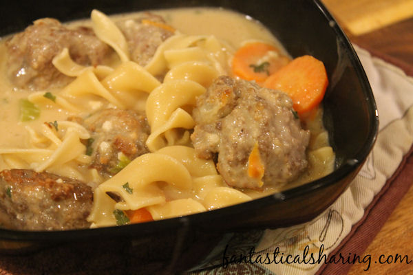 Swedish Meatball Soup // Move over chicken noodle soup! Move over beef stew! This Swedish Meatball Soup has y'all beat! #recipe #soup #meatball