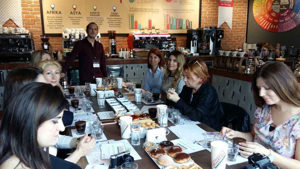 HAMARAT FÜSUN KRİSPY KREME İLE KAHVE