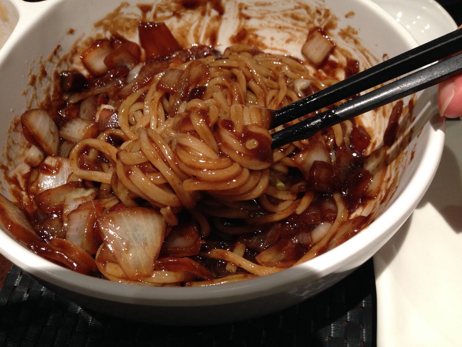 韓国女子流麺の食べ方 三都物語