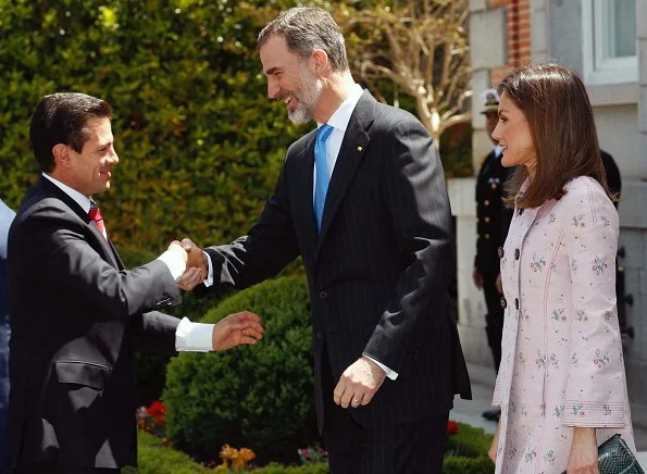 King Felipe and Queen Letizia held a lunch at Zarzuela Palace for President of Mexico, Enrique Peña Nieto and his wife Angélica Rivera. Letizia wore pink coat