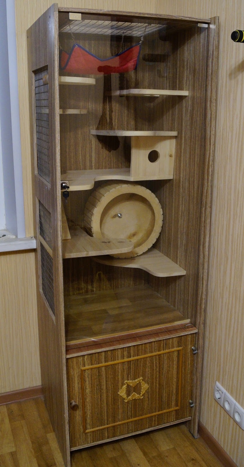 Витрина из старого шкафа