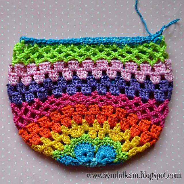 Crochet rainbow purse - free pattern