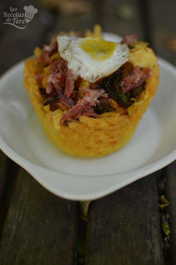 cesta de patatas con huevos rotos y jamon tererecteas 05