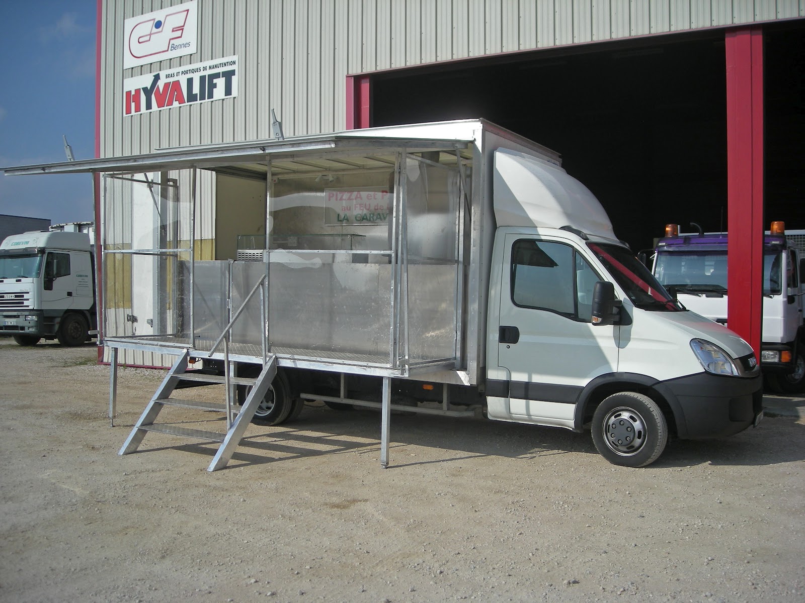 TCI Solutions carrosseries Fourgon 3t500 aménagé pour