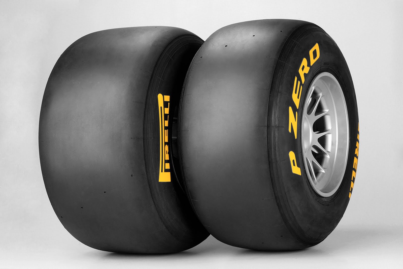Слики резина. Pirelli f1 Tyres. Pirelli Zero f1 слик. F1 Pirelli Tyres 2022. F1 Pirelli Tyres 2011.