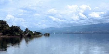 15 Objek Wisata Sumatera Barat Yang Paling Terkenal Danau Singkarak Danau Membentang Luas di Kabupaten Solok dan Tanah Datar