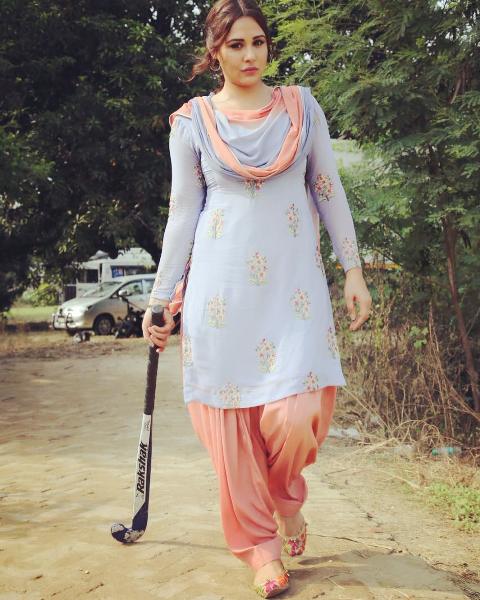 Bhojpuri Actress Mandy Takhar