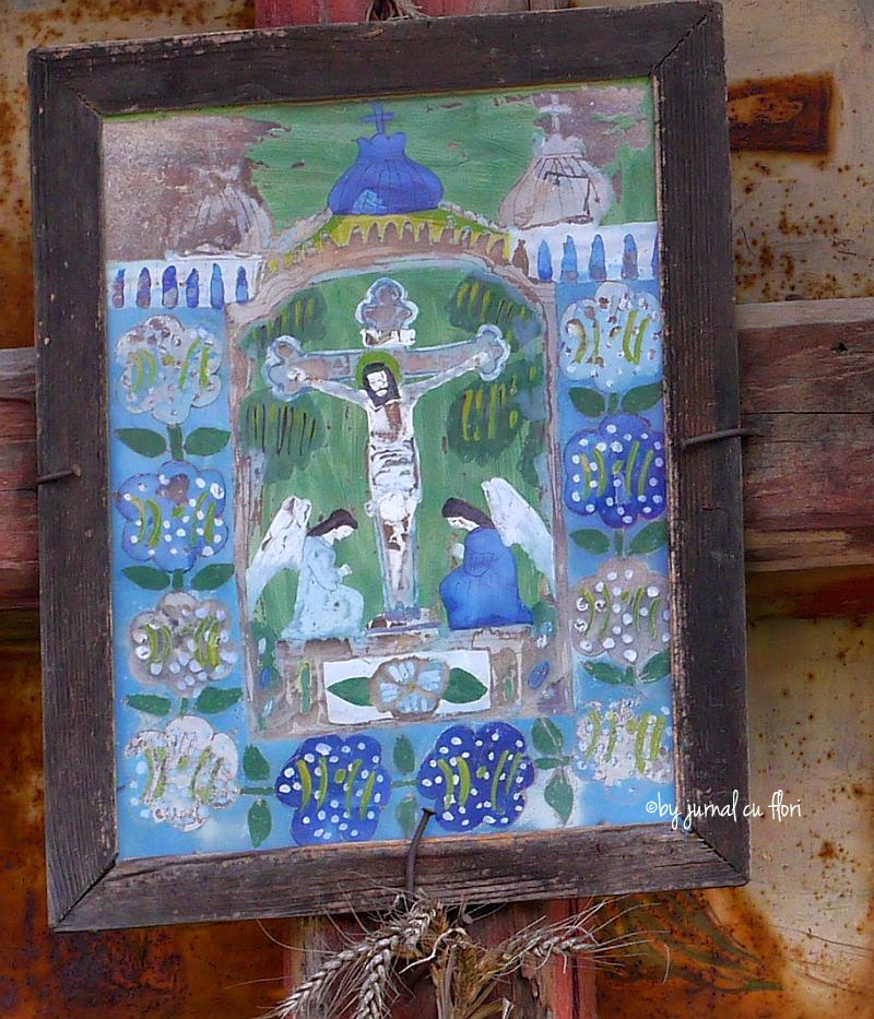  icoana pictata cu albastru rastignirea doi ingeri brau din flori si 3 turle cu cruce Transilvania