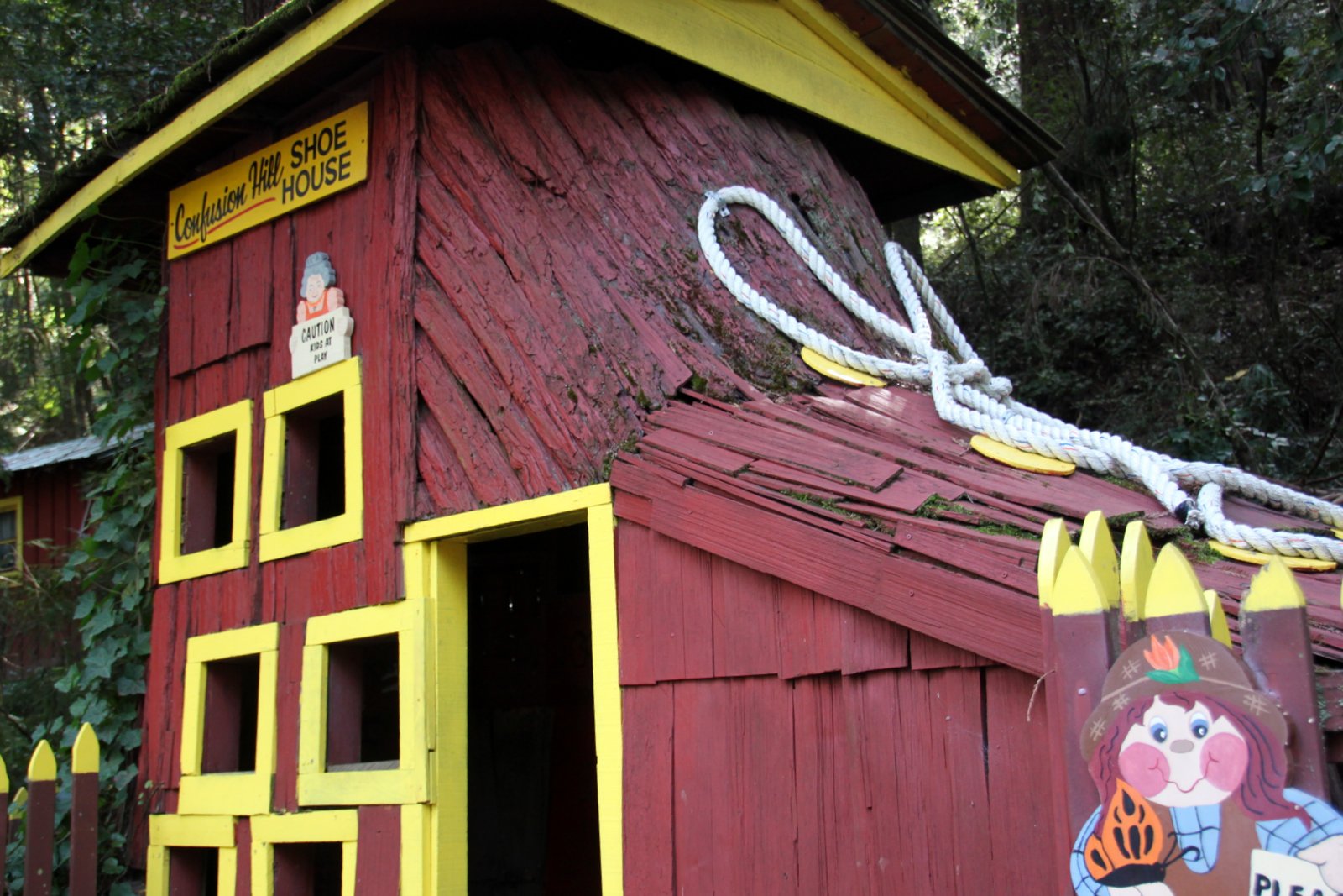 OUR TRAVEL JOURNAL Confusion Hill and the Gravity House Leggette, CA