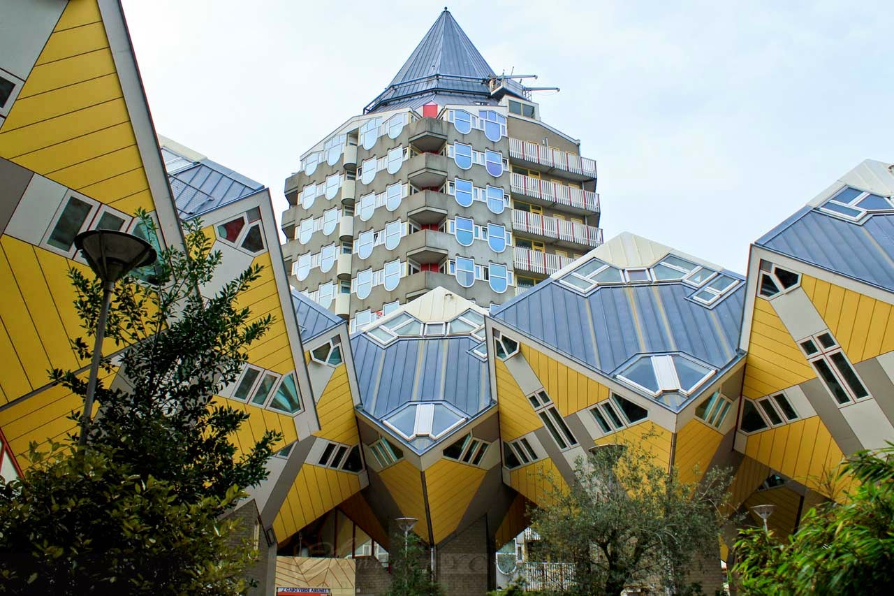 The perception of the Cube Houses with the neighboring structures