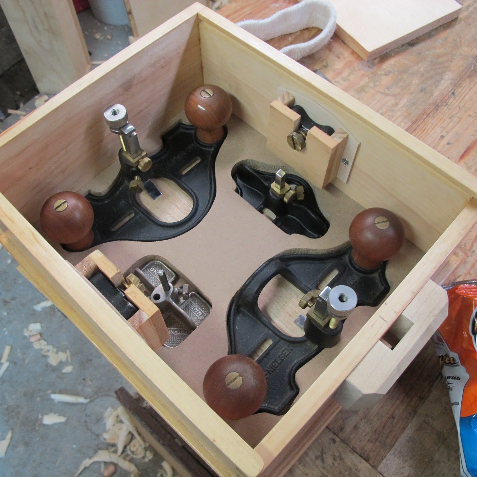 IMG_3639.JPG 1,600×1,600 pixels Router box, Woodworking tools storage