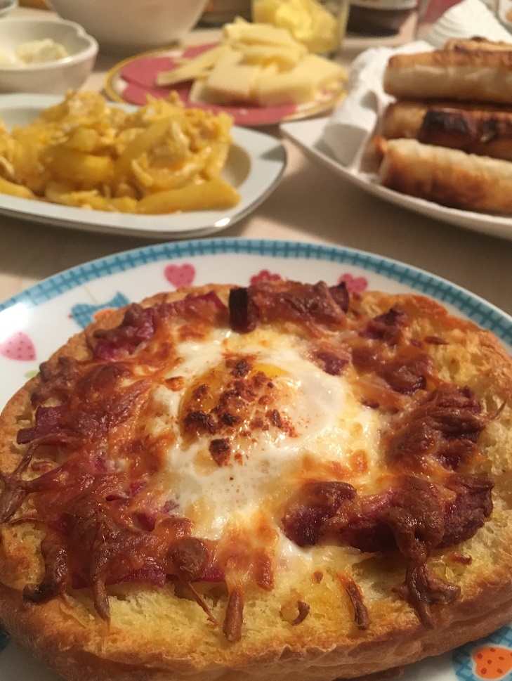 Alev ile hayata dair&hellip; Bazlama ile kolay pizza